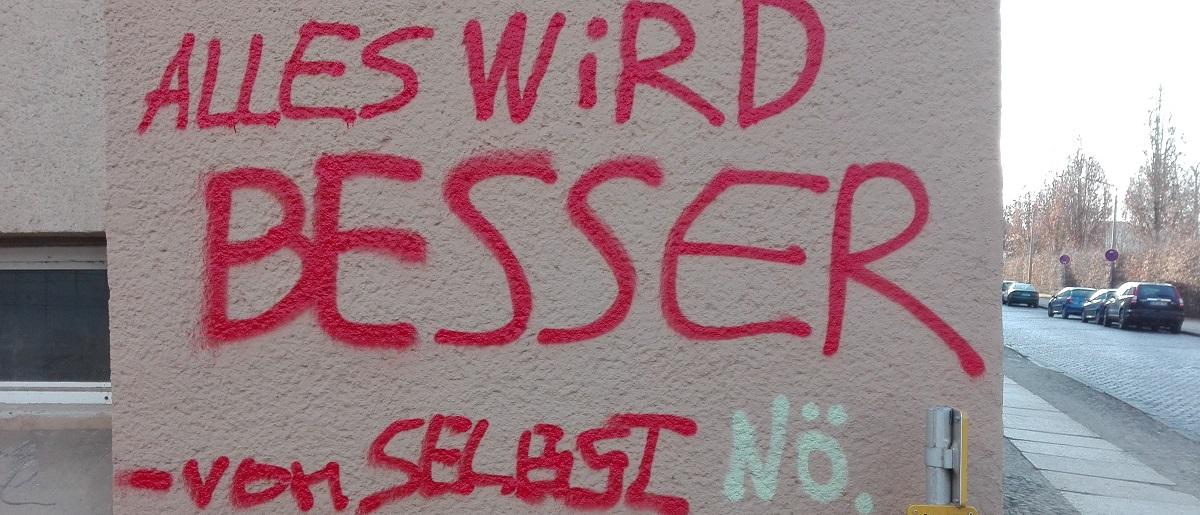 Grafitti mit dem Spuch "Alles wird besser - von selbst. Nö"